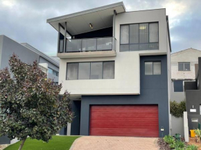 The Retreat on Nautilus ~ walk to beach, Perth